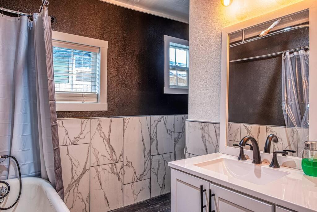 4Br Victorian Walk To Uc Davis & Shriner Med Cen Villa Sacramento Exteriör bild
