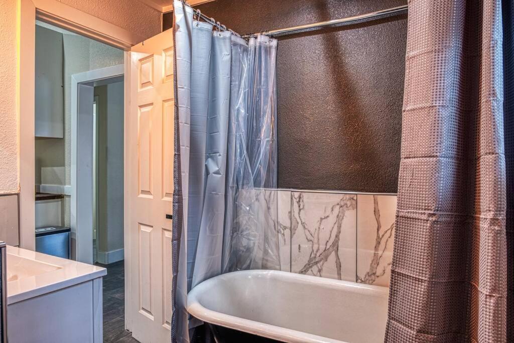 4Br Victorian Walk To Uc Davis & Shriner Med Cen Villa Sacramento Exteriör bild